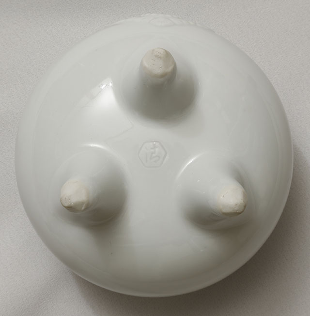 御紋章 白磁香炉　賜久邇宮